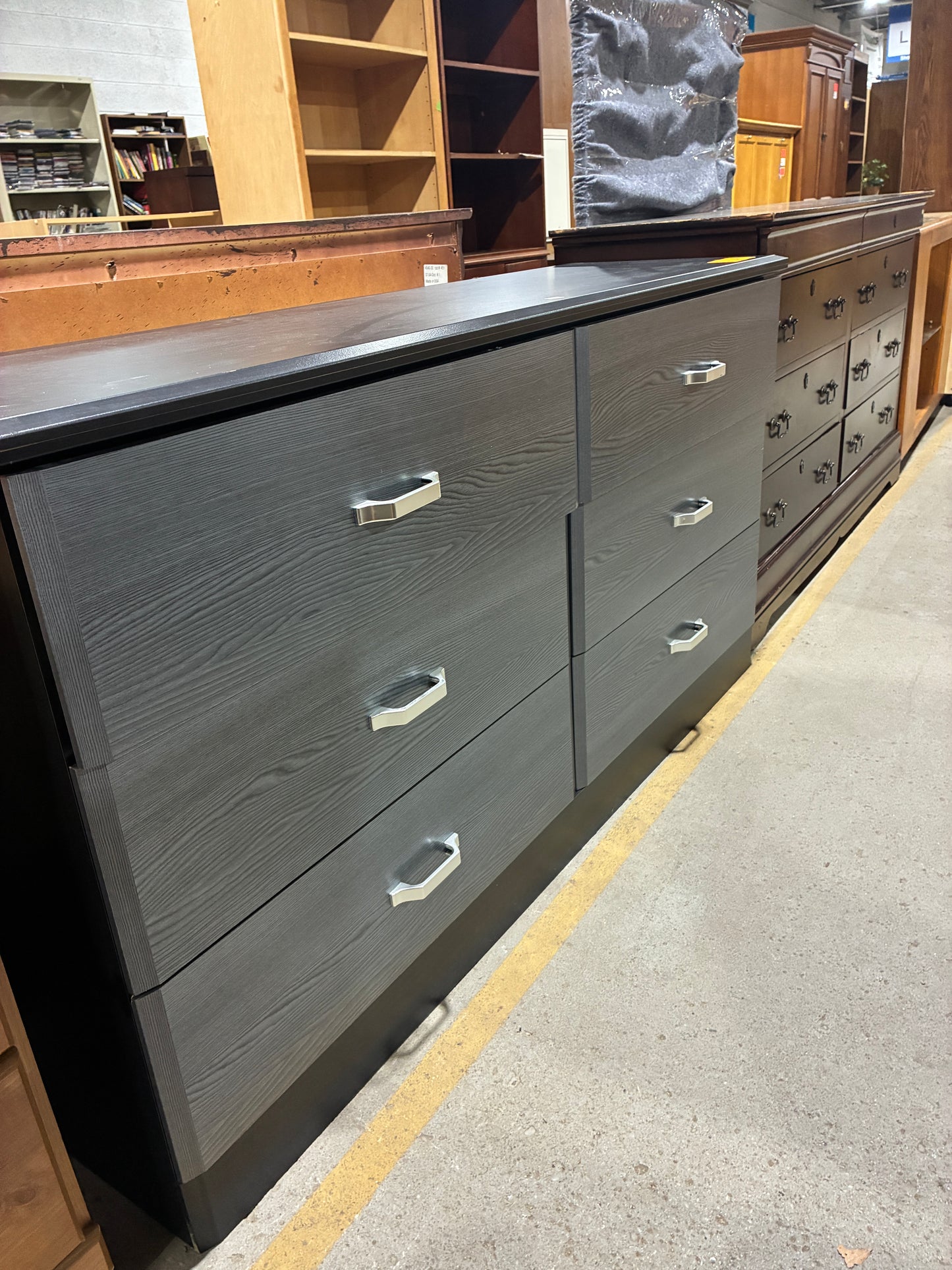Modern 6-Drawer Dresser