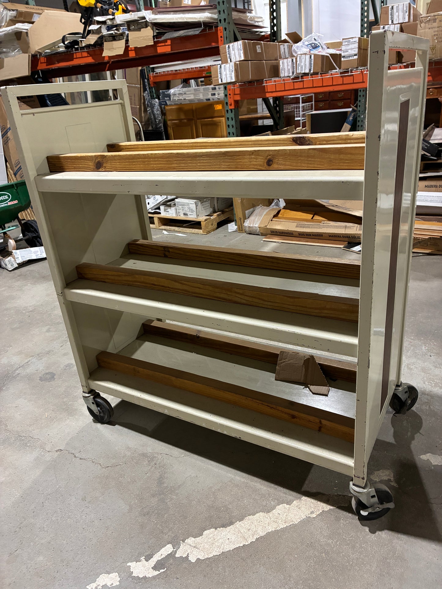 Bretford Rolling AV Equipment Cart
