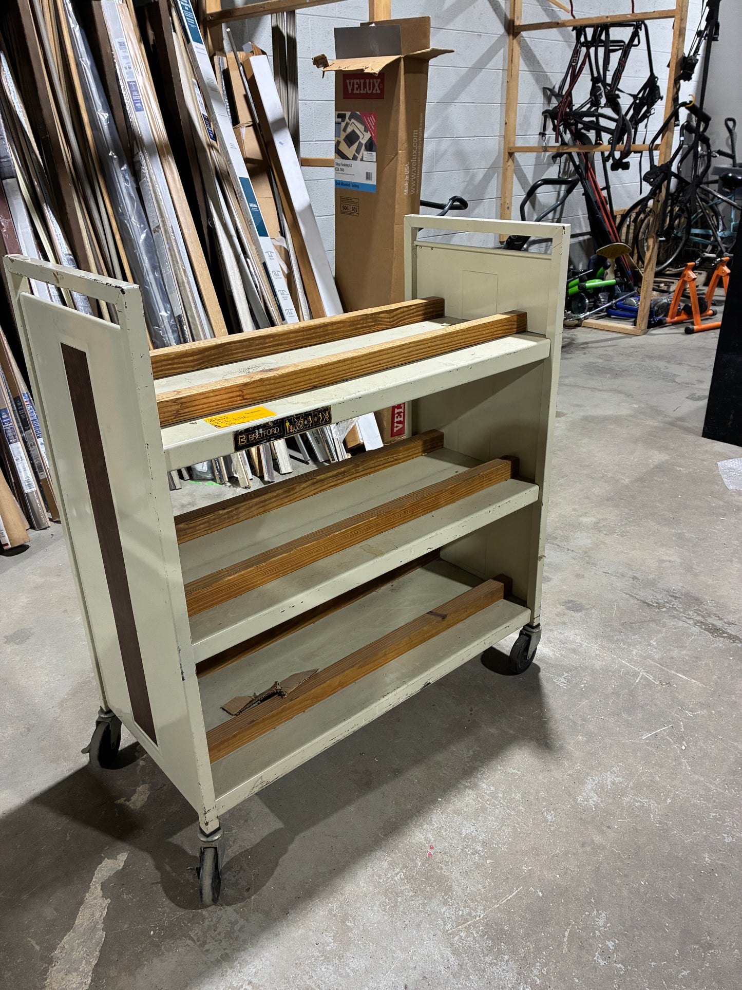 Bretford Rolling AV Equipment Cart