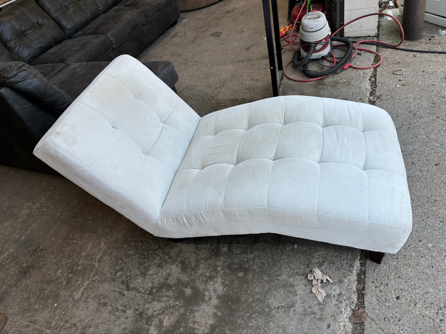 Tufted Lounge Chair / Floor Chaise