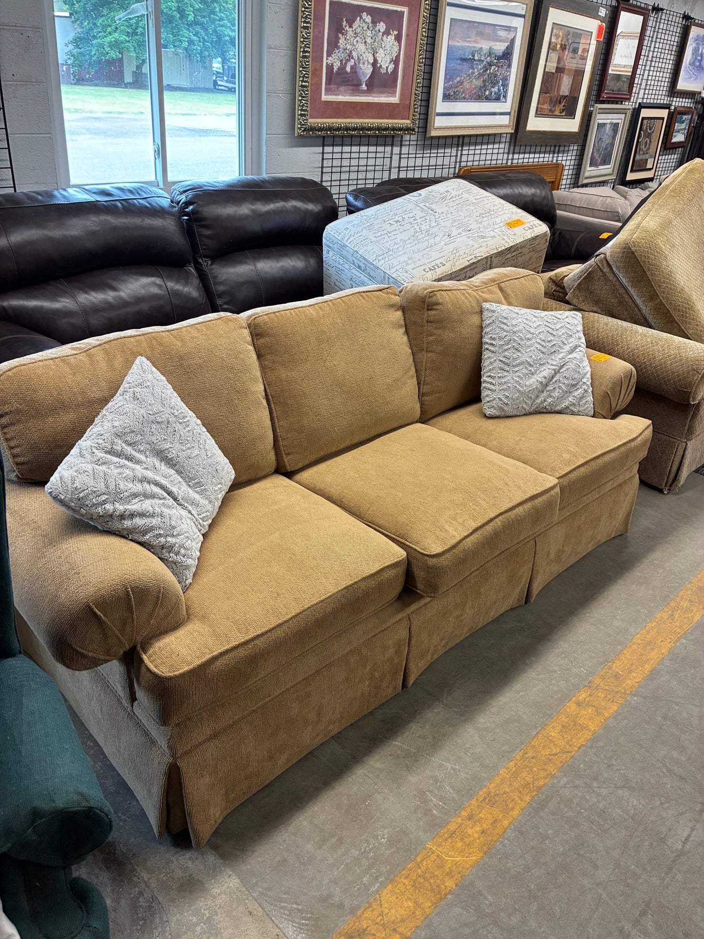 Henredon Tan Upholstered Sofa with Accent Pillows