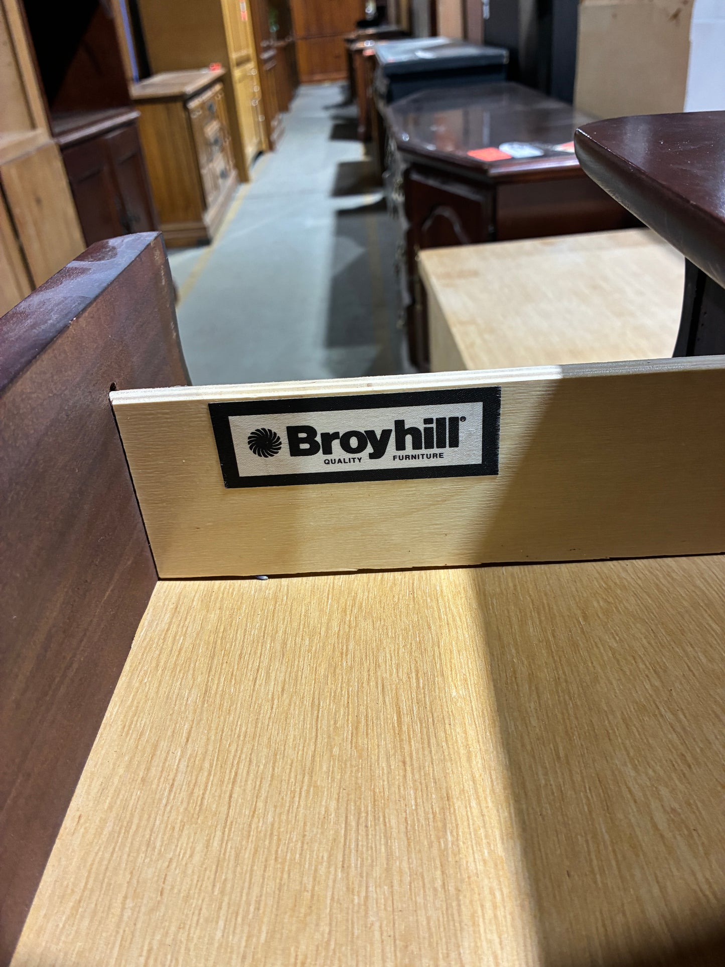 Broyhill 6-Drawer Dresser