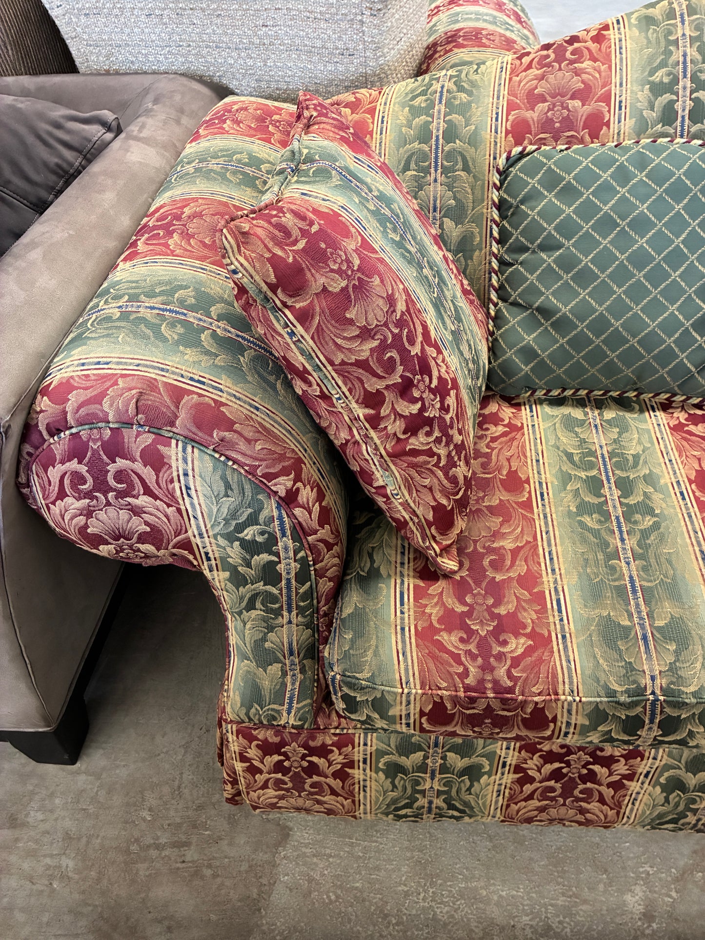 Traditional Patterned Upholstered Sofa