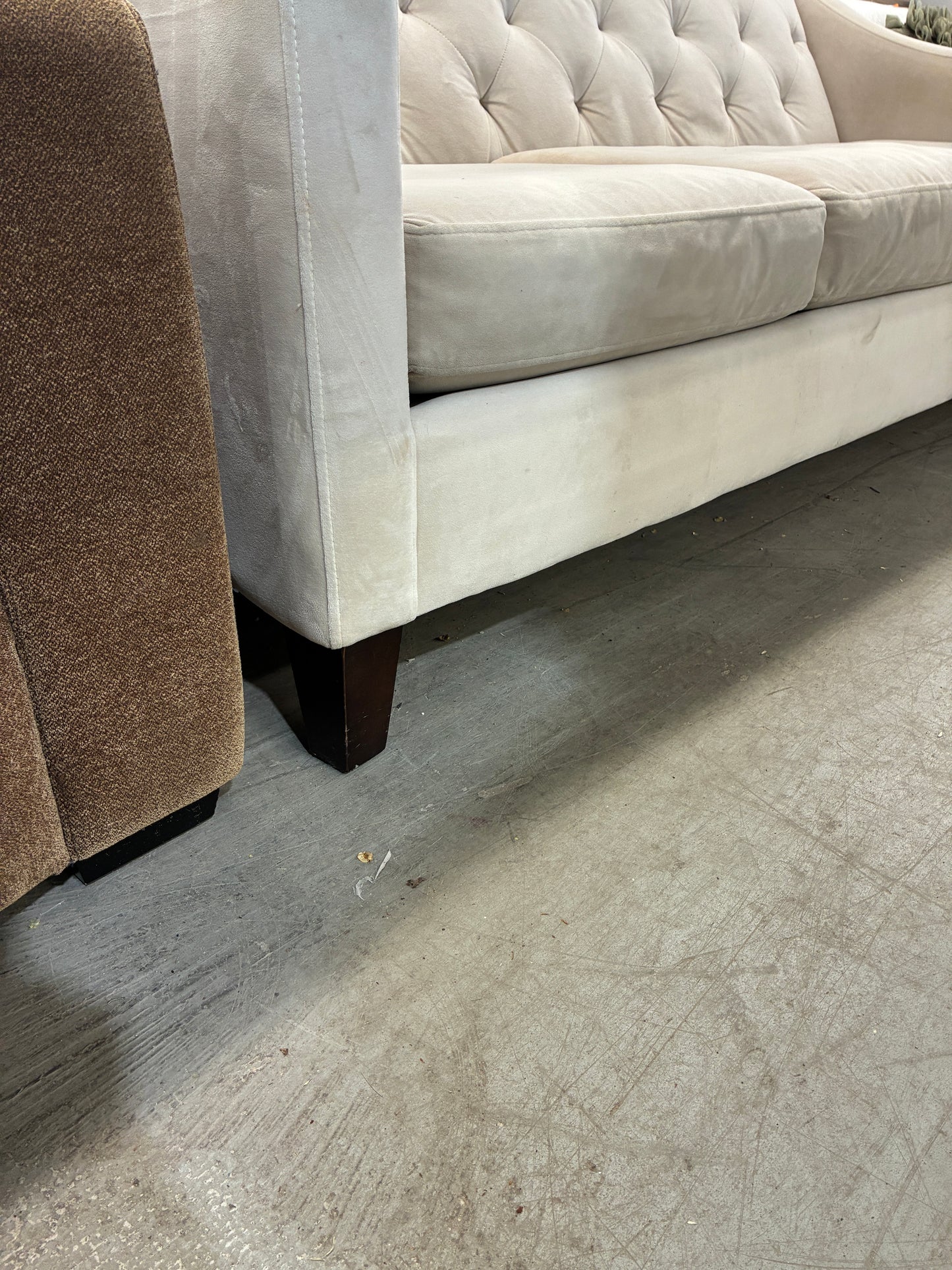 MAX HOME Tufted Ivory Sofa
