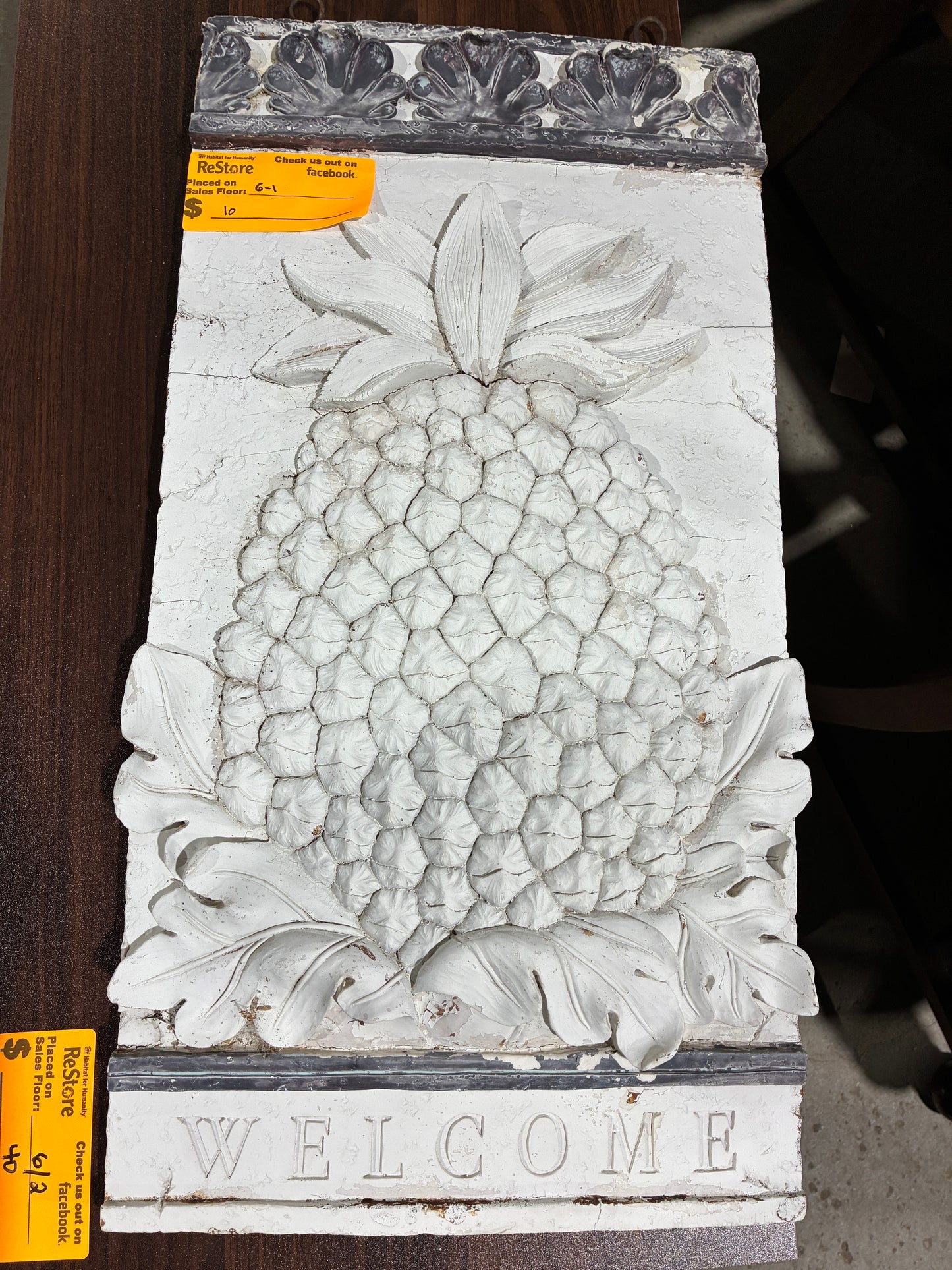 Rustic Pineapple Welcome Wall Plaque