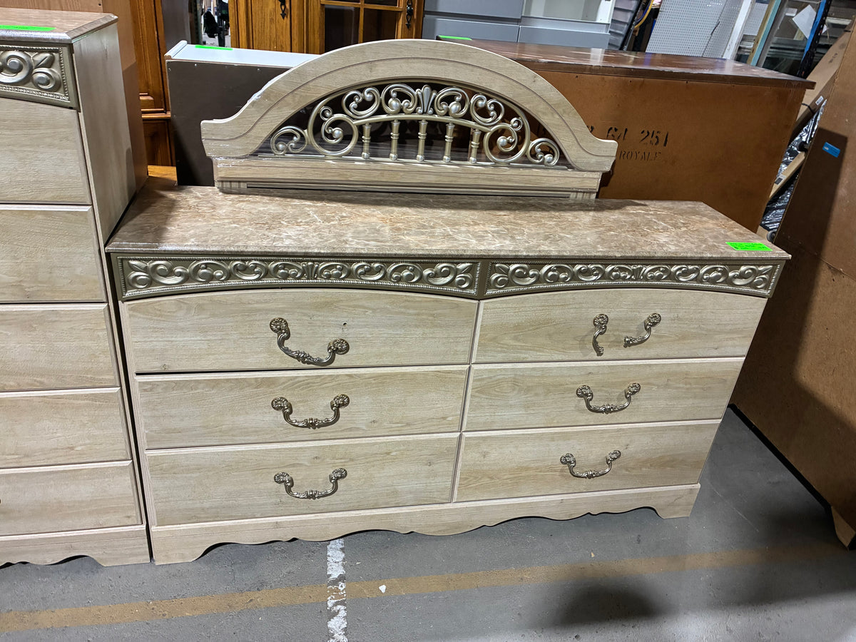 Signature Design 6-Drawer Dresser with Decorative Mirror