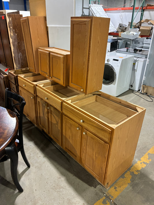 Merillat 6-Piece Oak Kitchen Cabinet Set