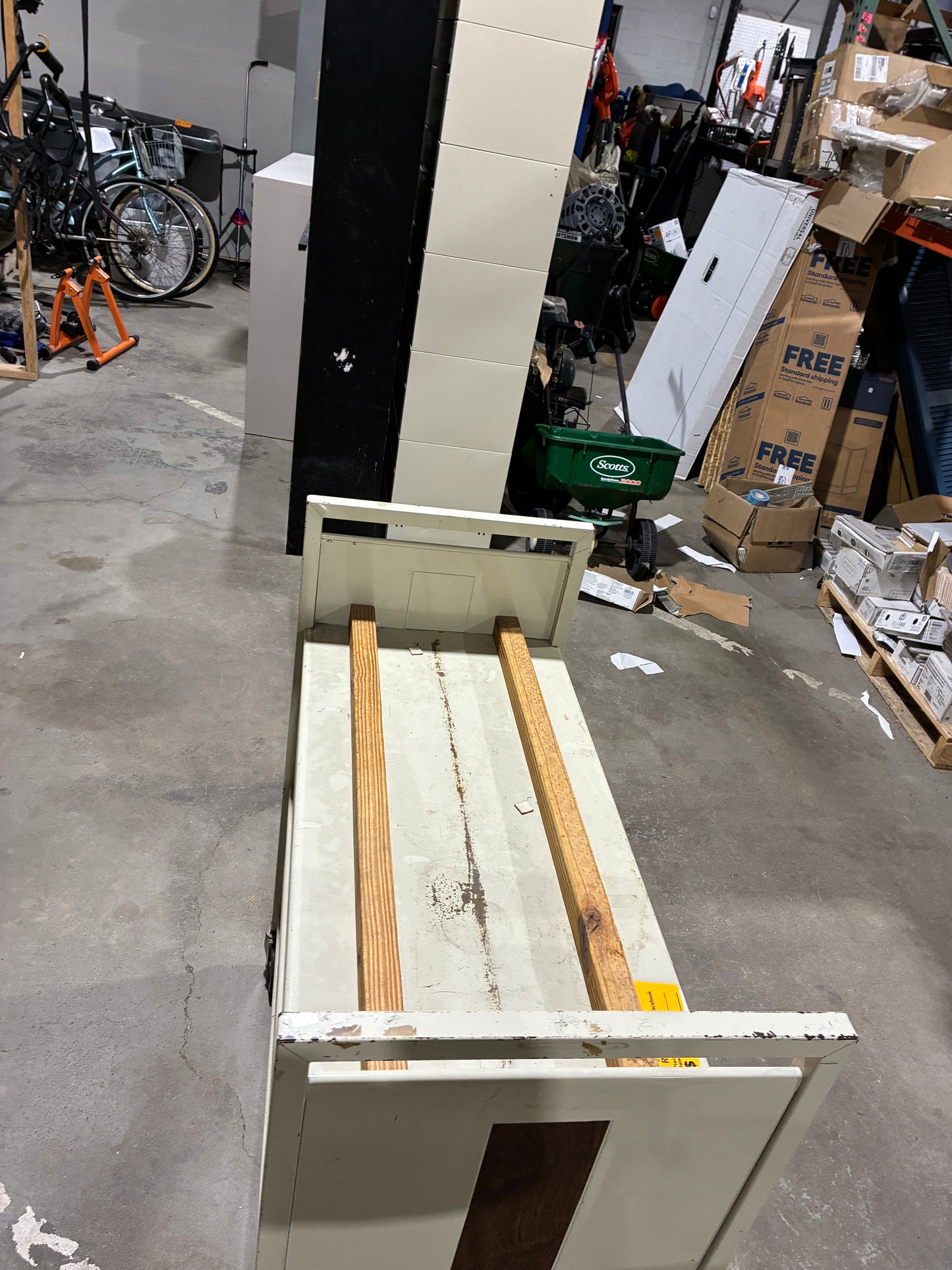 Bretford Rolling AV Equipment Cart