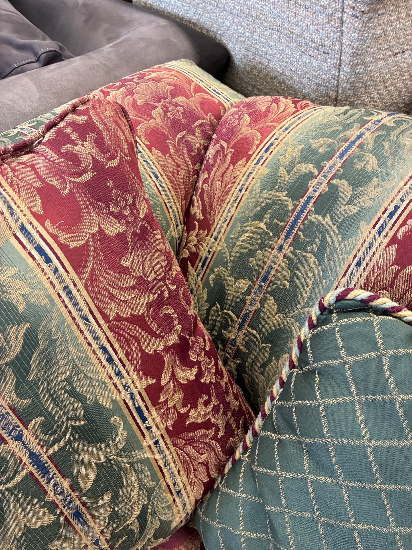 Traditional Patterned Upholstered Sofa