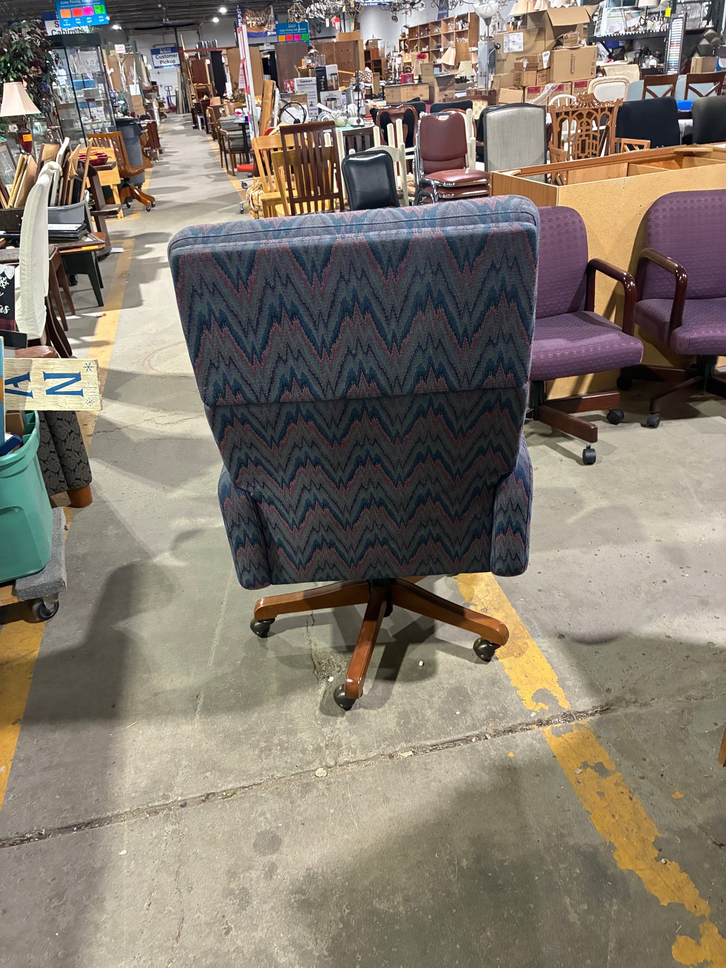 Patterned High-Back Swivel Lounge Chair