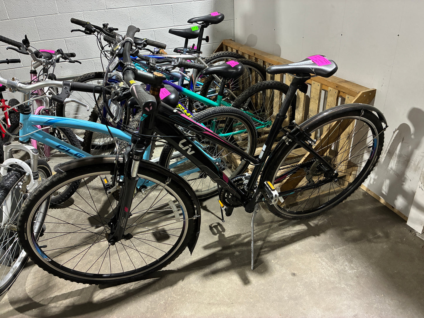 Liv Rove 3 Hybrid Bike – Black with Pink & Teal Accents