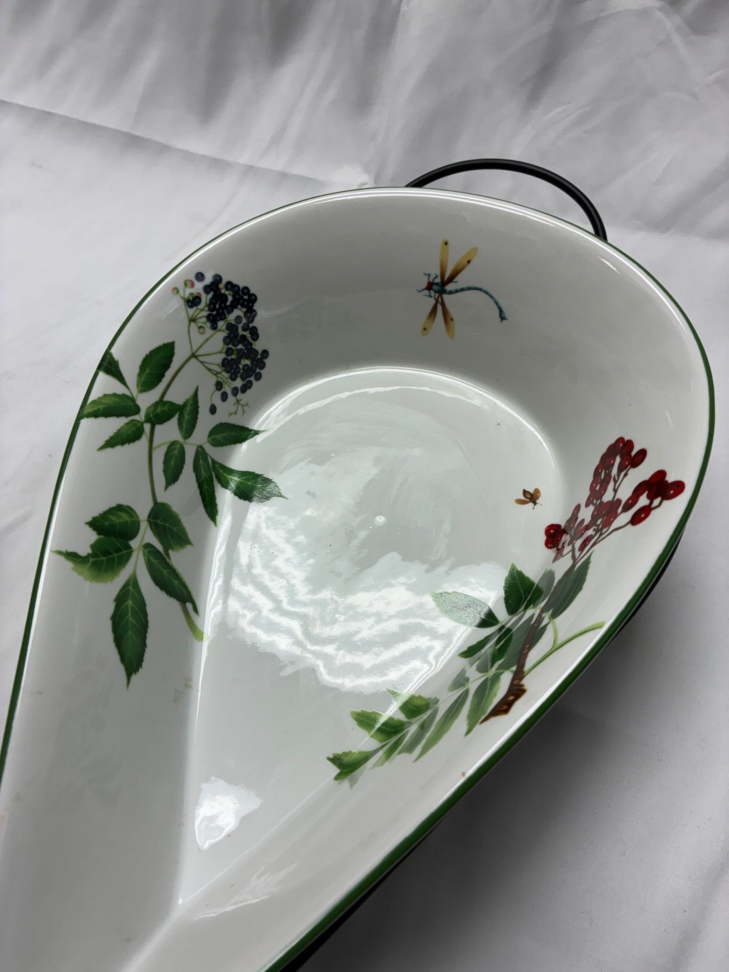 Temp-tations by Tara Ceramic Basket with Metal Stand #1
