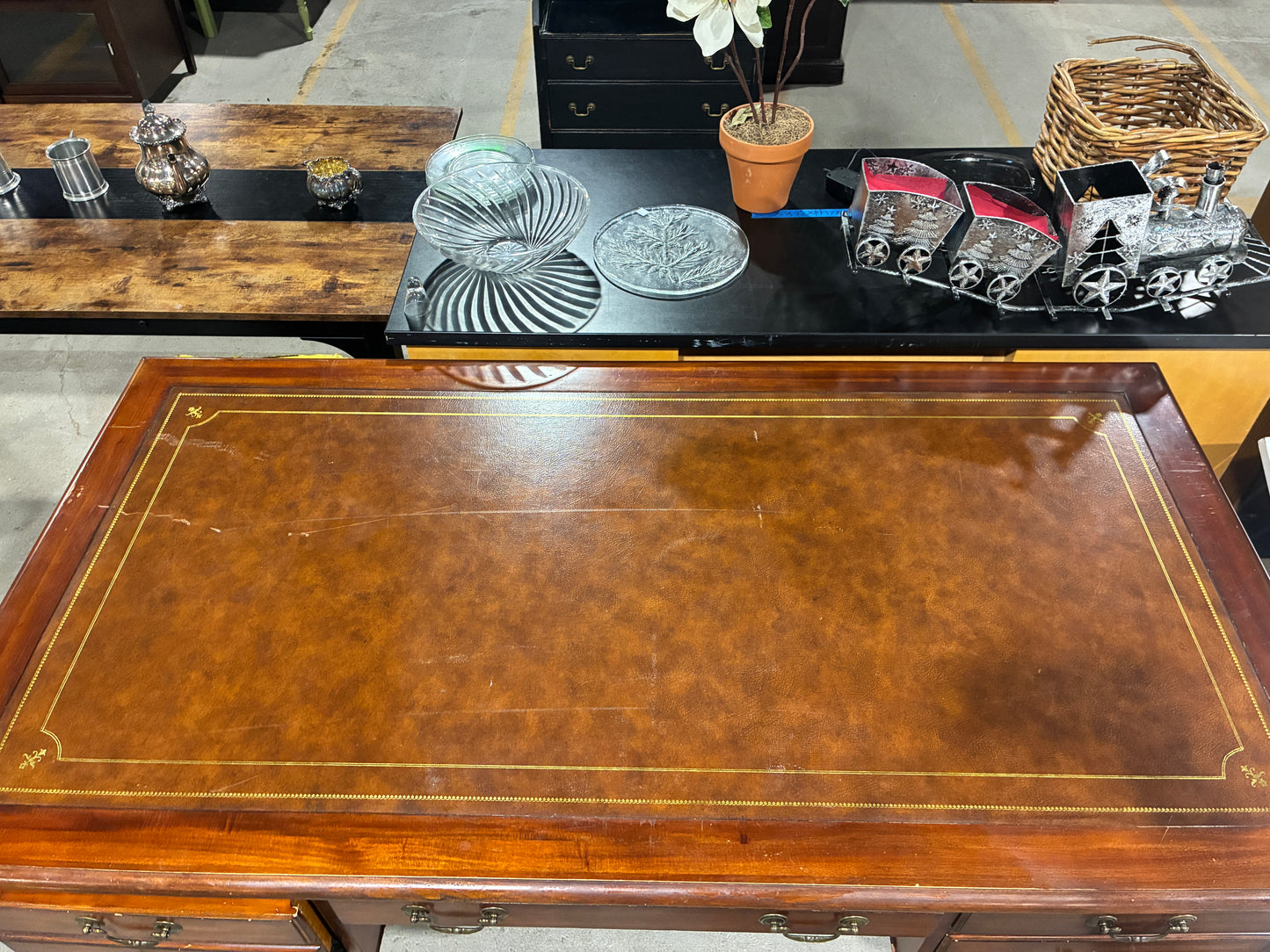 Sligh Ellis Line Traditional Executive Desk