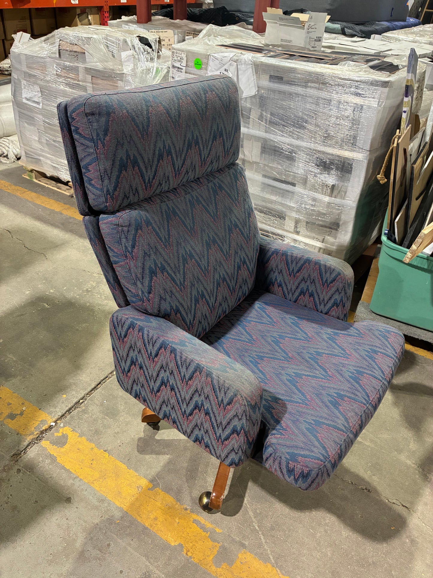 Patterned High-Back Swivel Lounge Chair