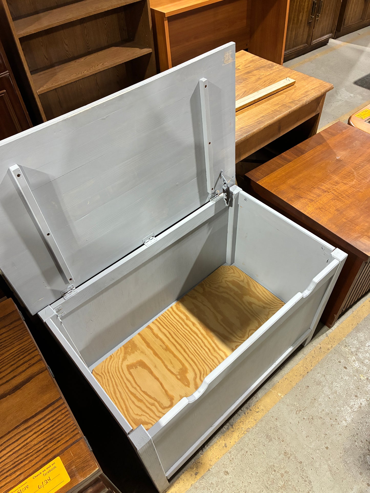 Gray Wooden Storage Bench with Lift-Top Lid