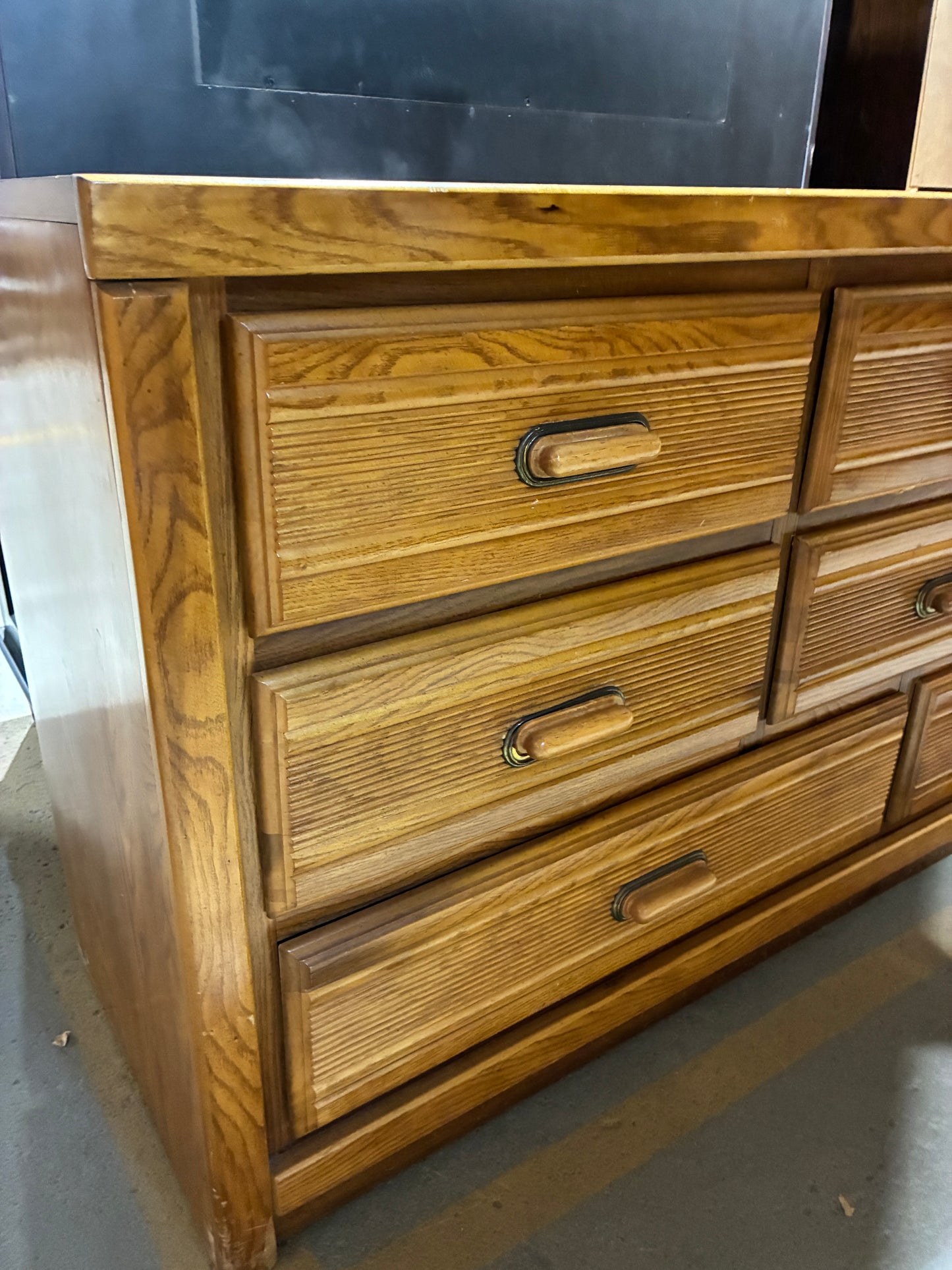 Oak 8-Drawer Dresser