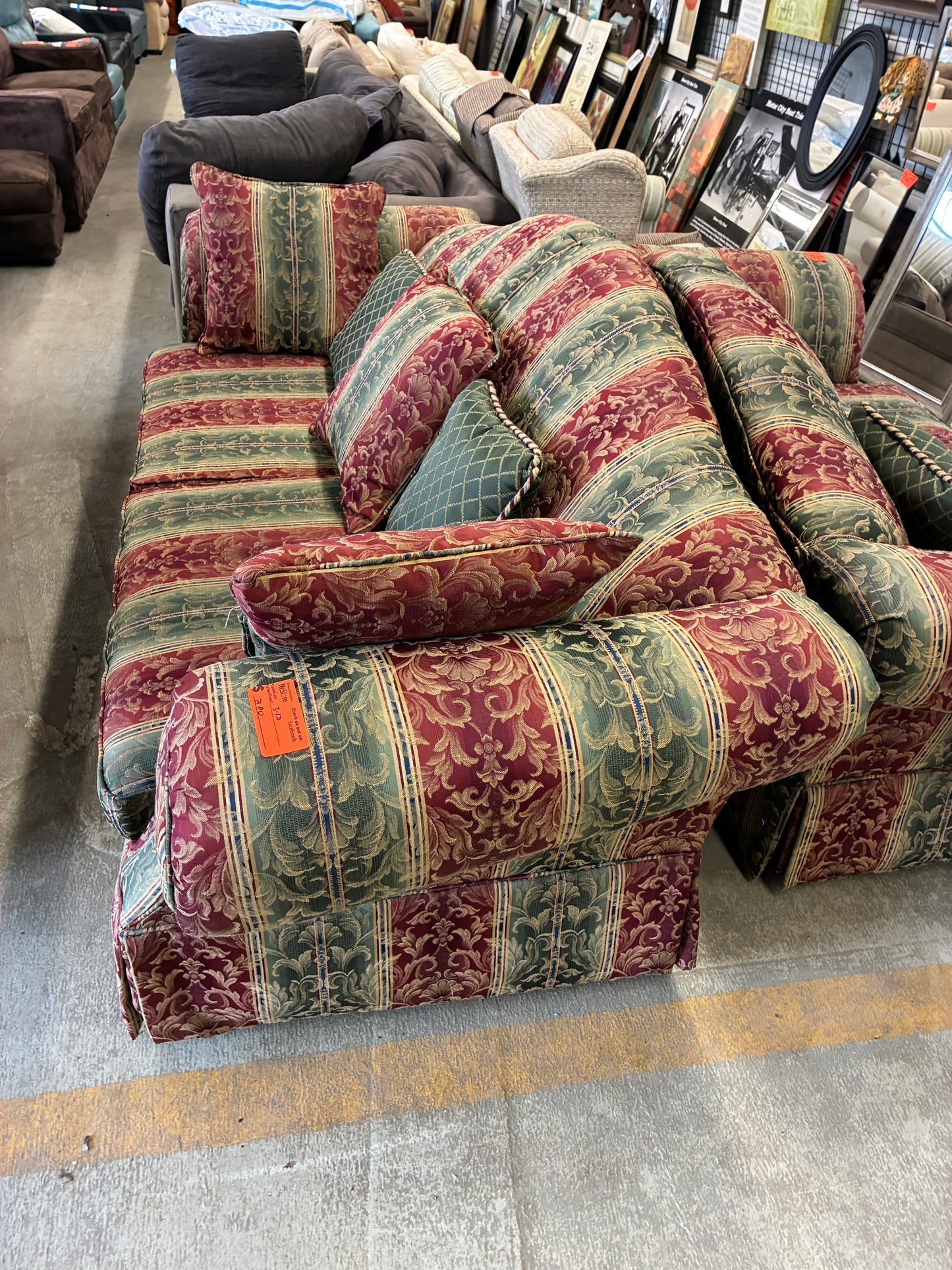 Traditional Patterned Upholstered Sofa