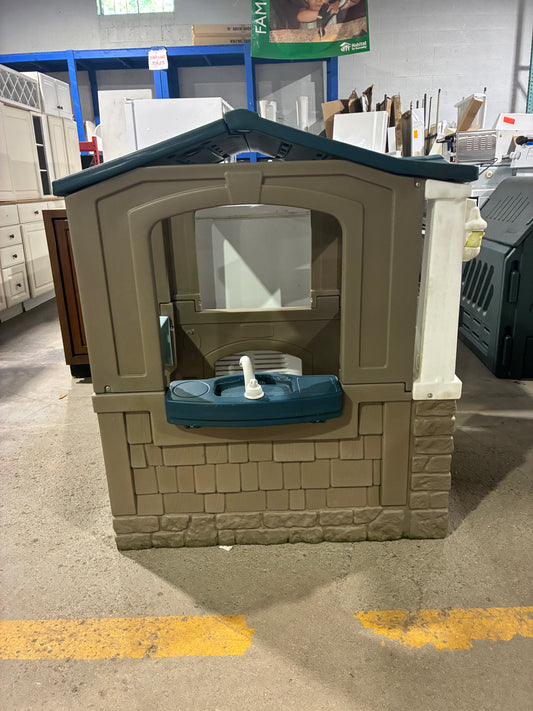 Step2 Neat & Tidy Playhouse