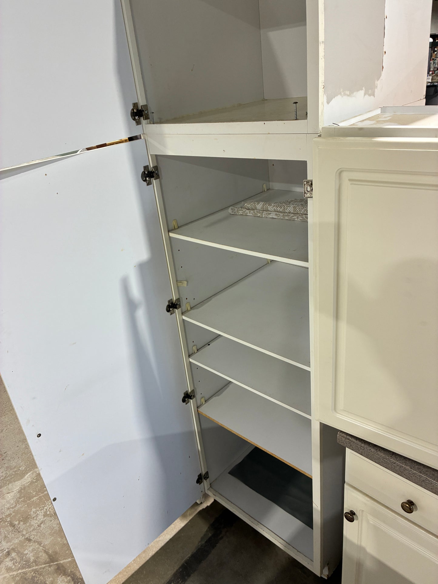 13-Piece White Kitchen Cabinet Set