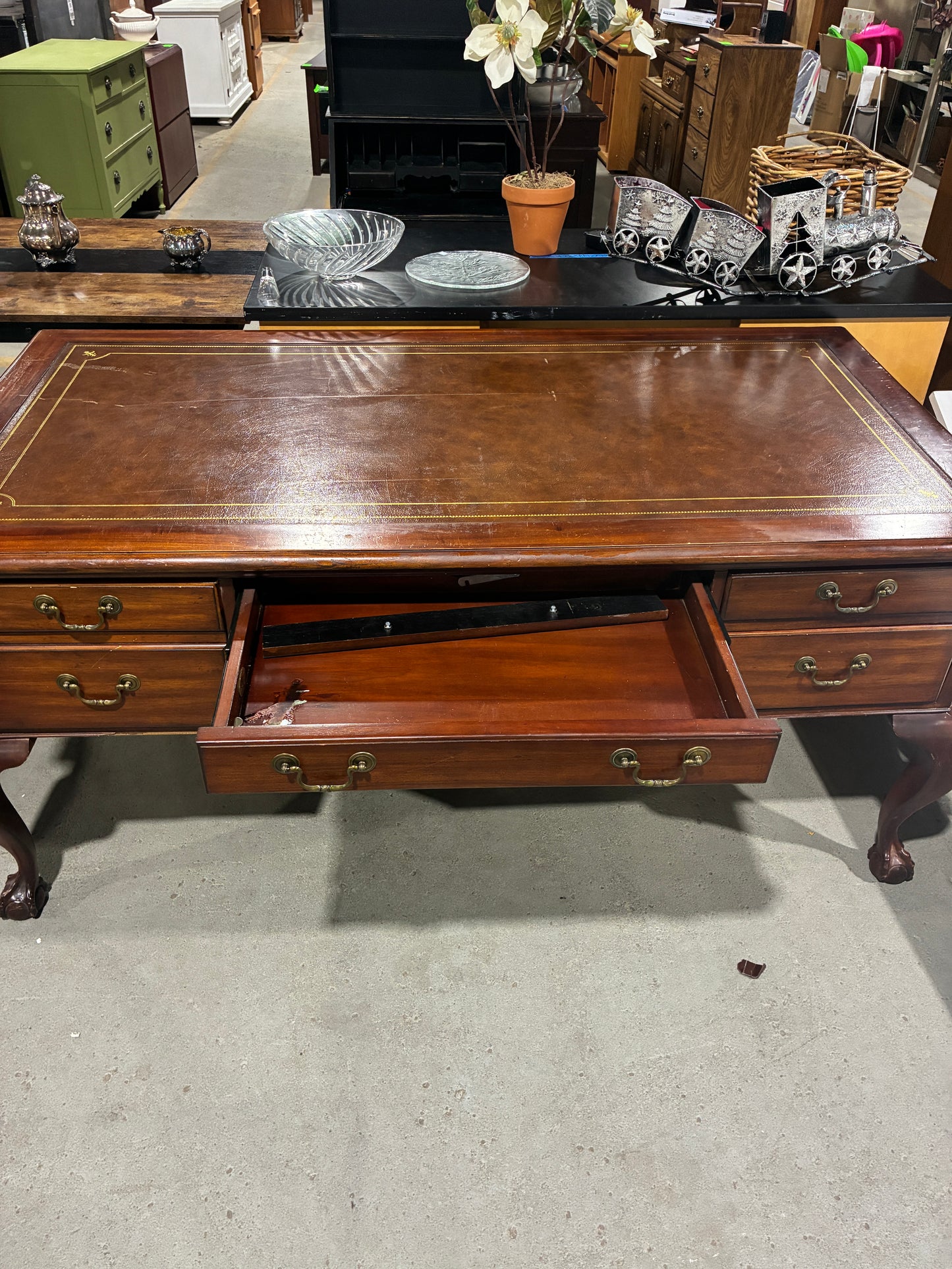 Sligh Ellis Line Traditional Executive Desk