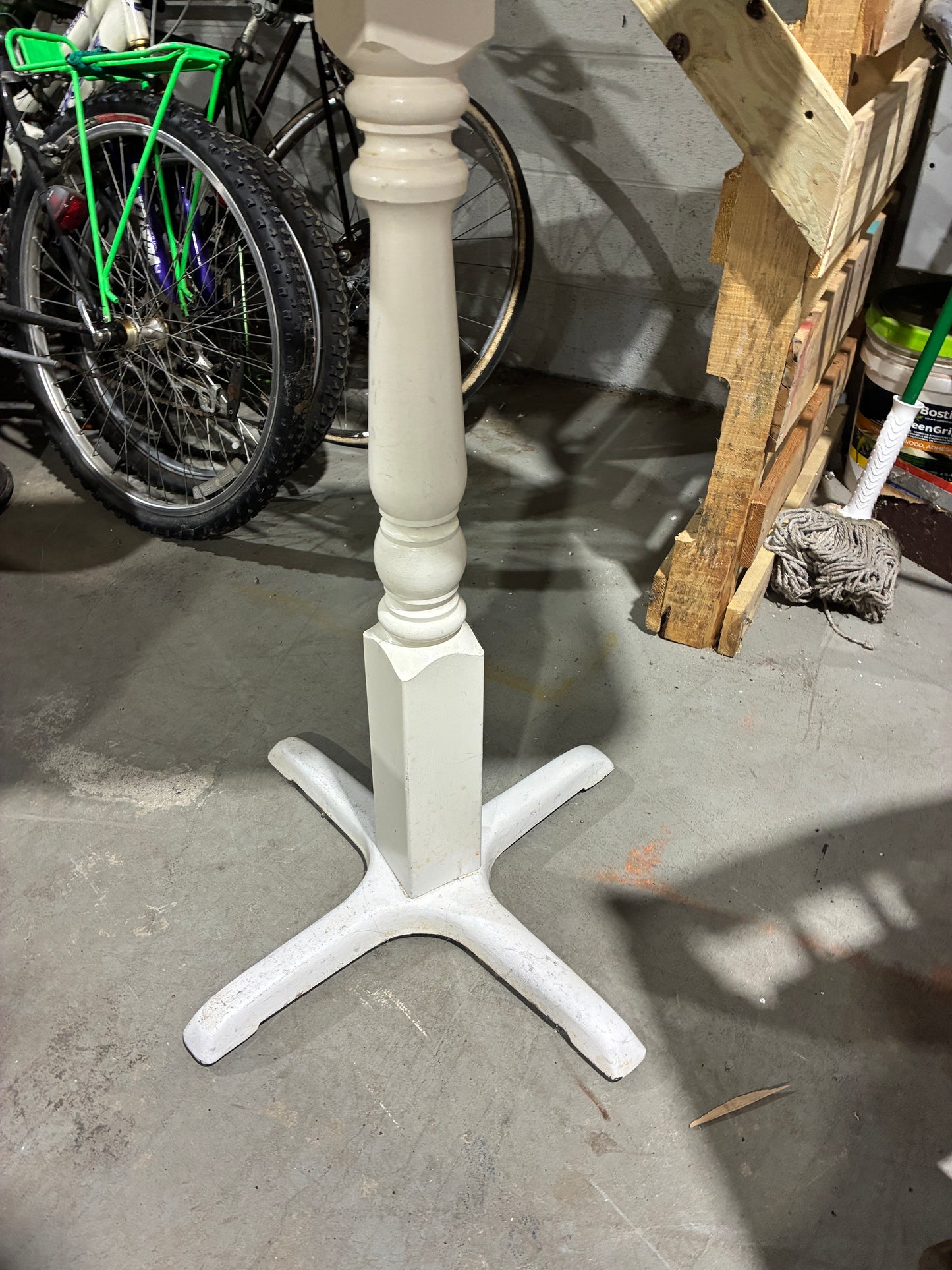 Retro Pedestal Table with Laminate Top