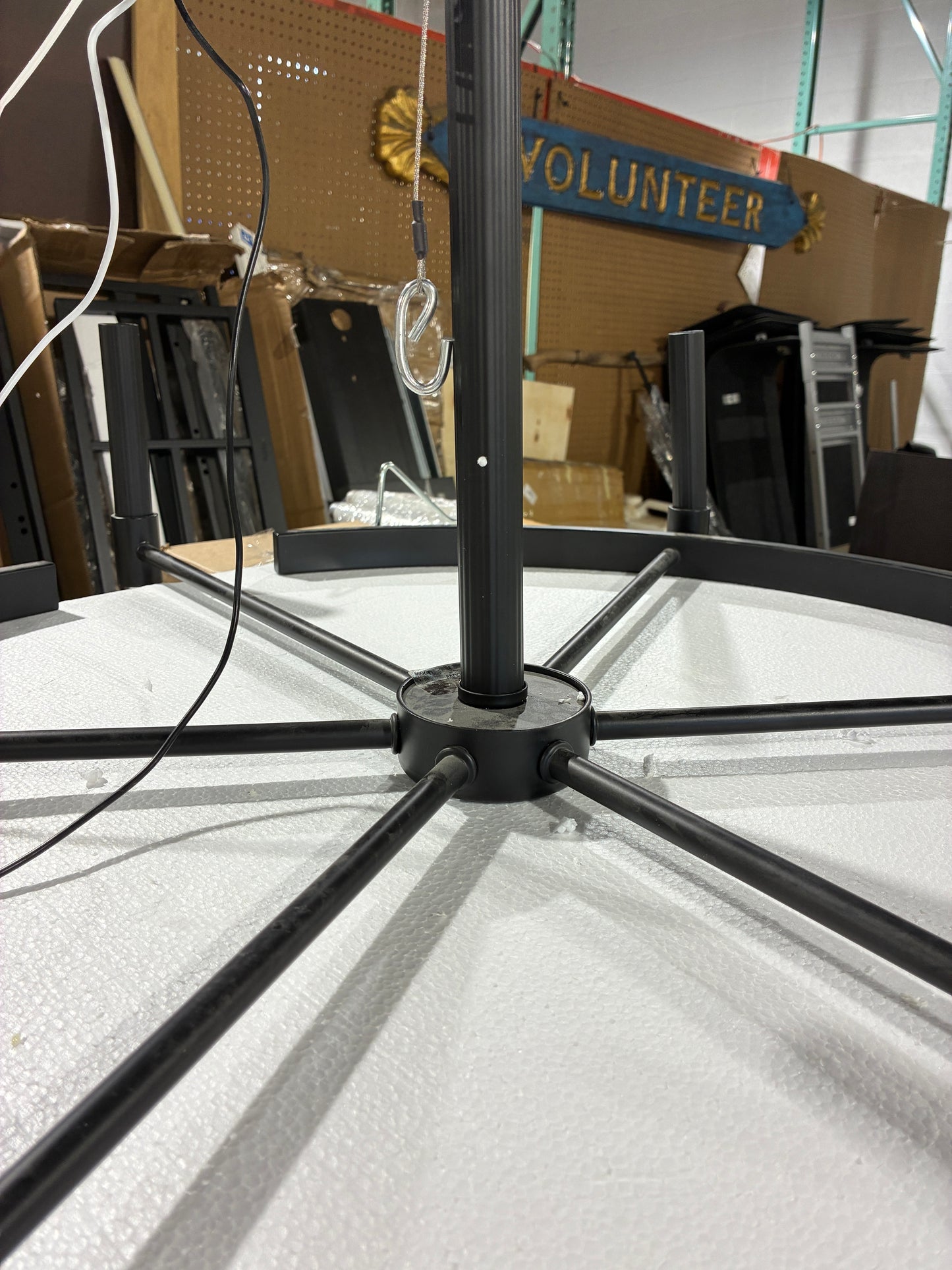 Tolani Black 6 Light Chandelier (Model 635971)