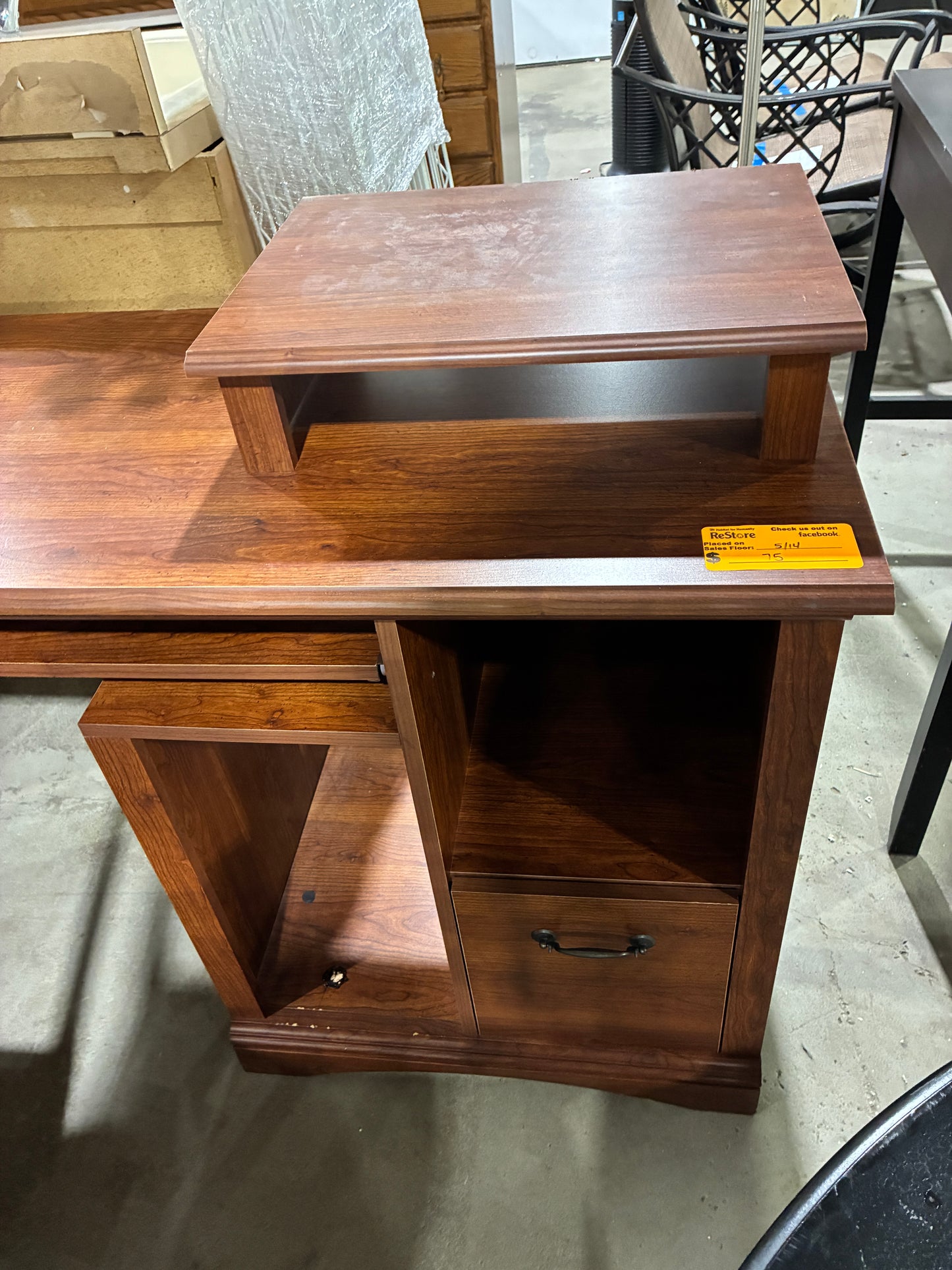 Compact Wood Computer Desk with Storage