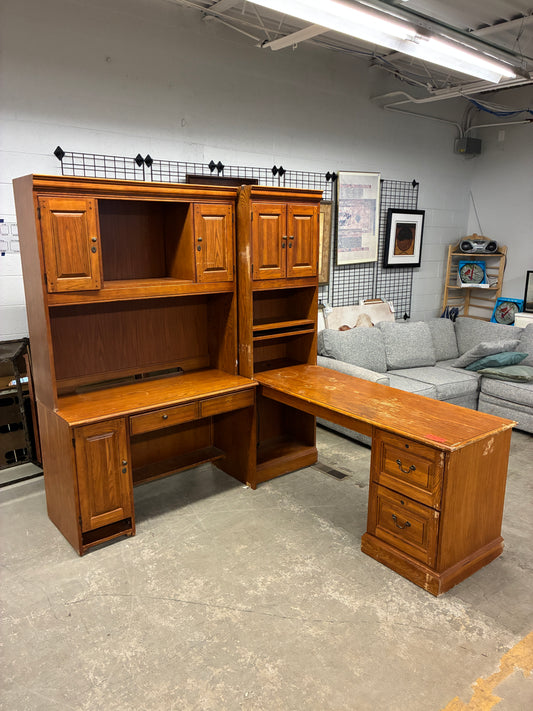 Hooker Furniture Executive Desk with Hutch and Return
