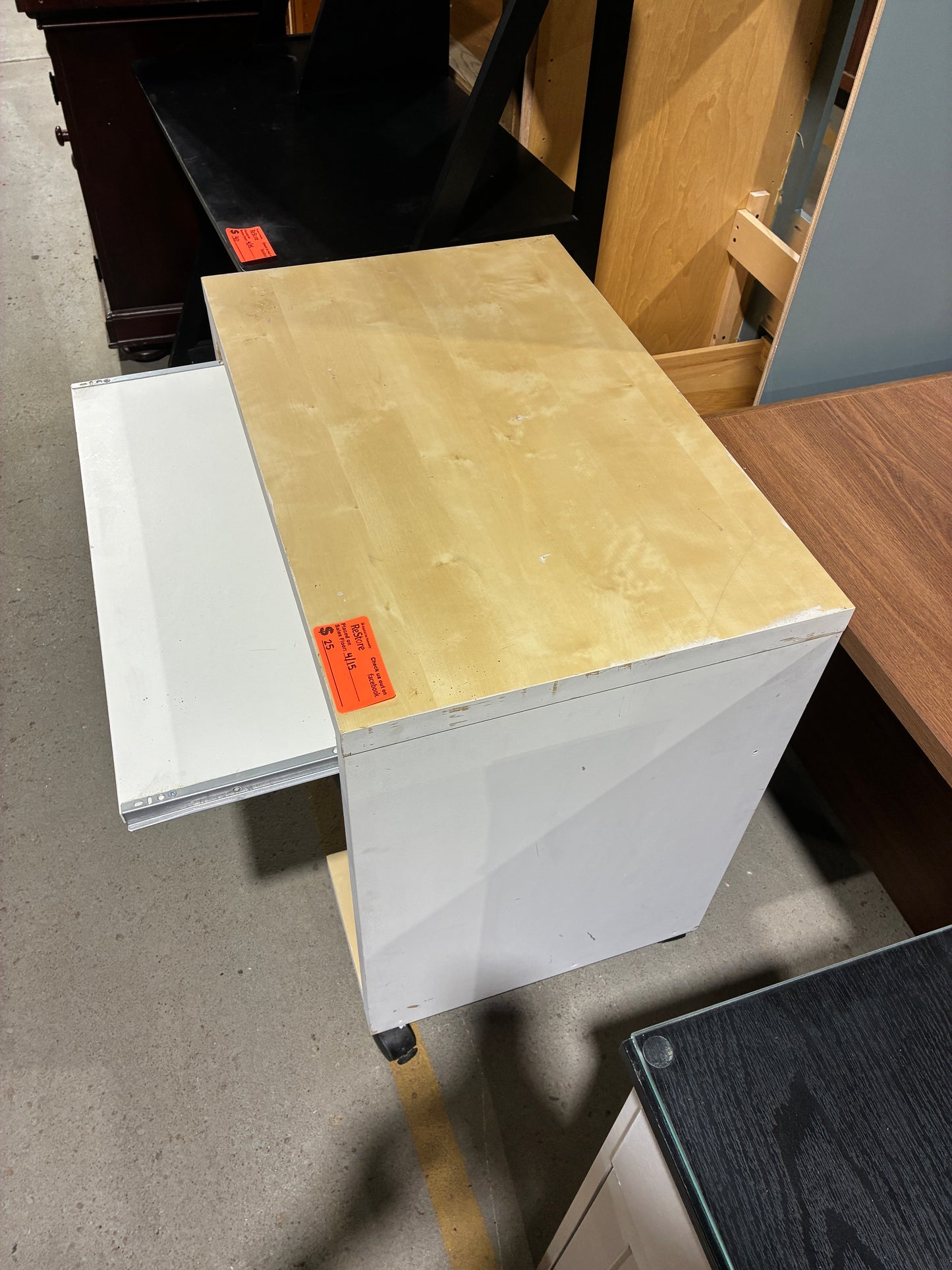 Compact Rolling Desk with Pull-Out Keyboard Tray
