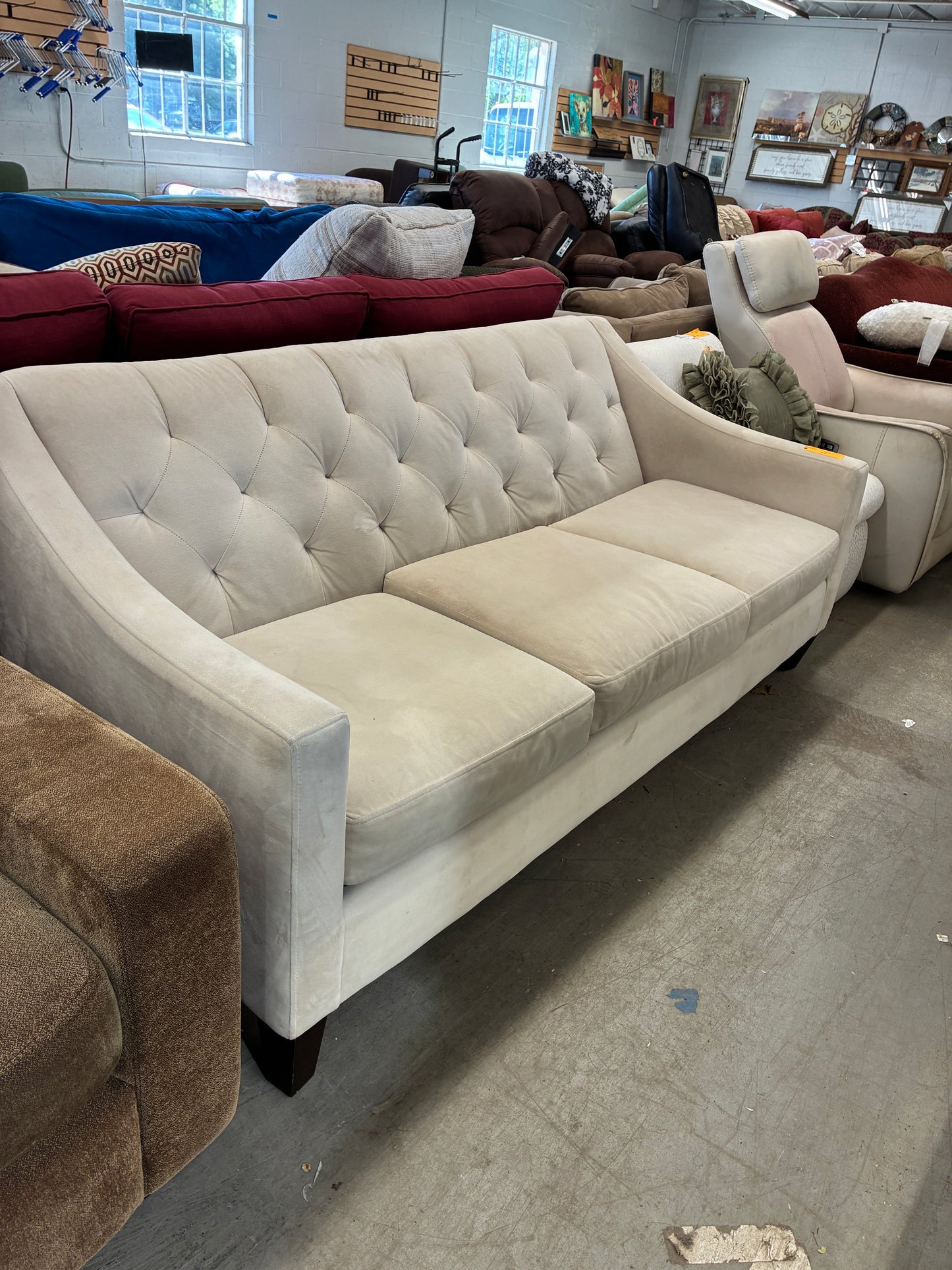 MAX HOME Tufted Ivory Sofa