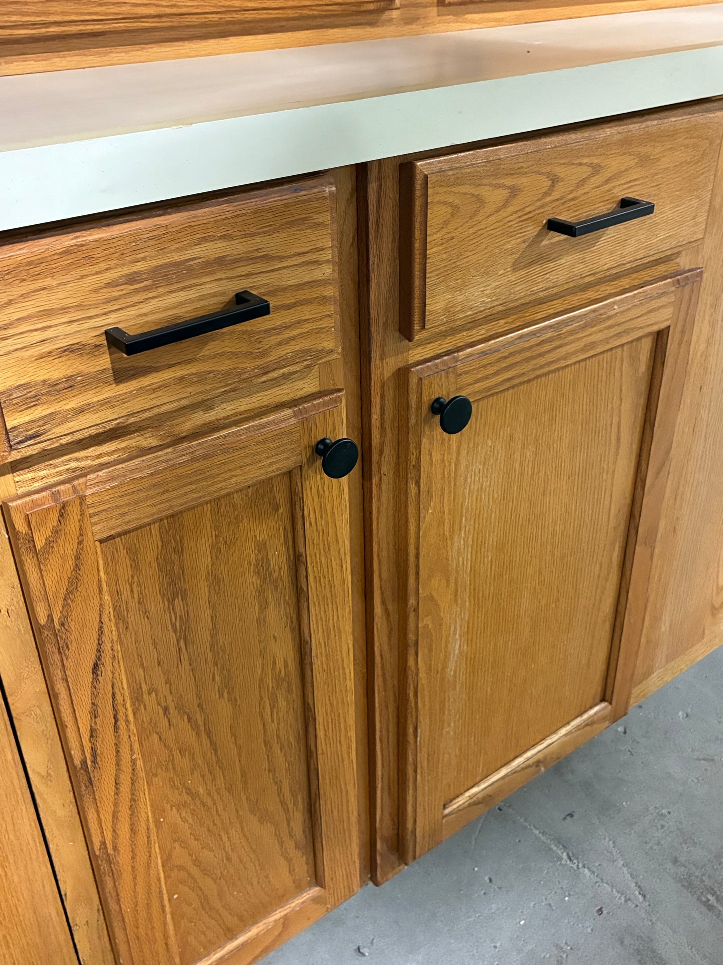 18-Piece Oak Kitchen Cabinet Set