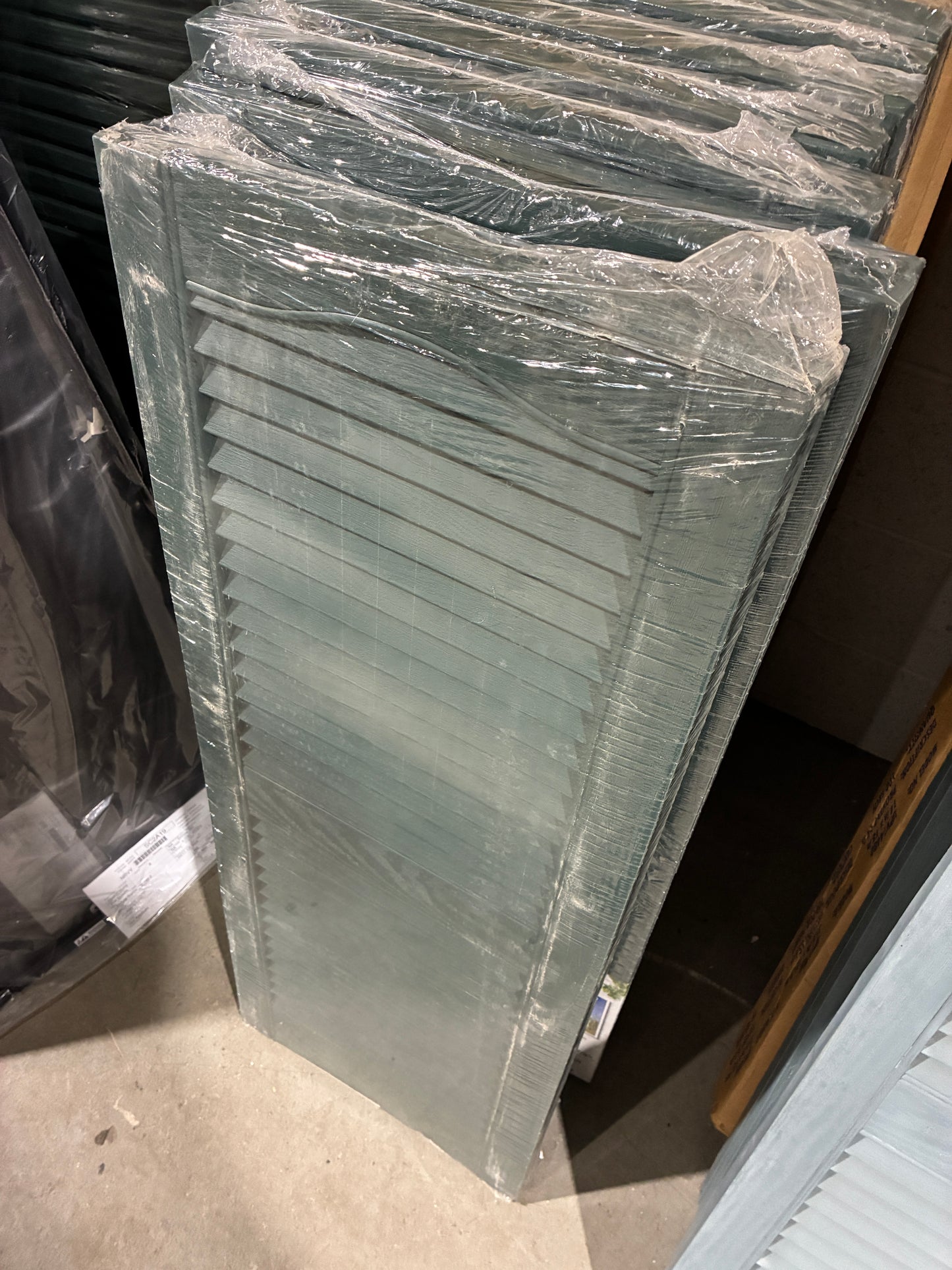 Vantage Louvered Exterior Shutters – Forest Green (15" x 39")