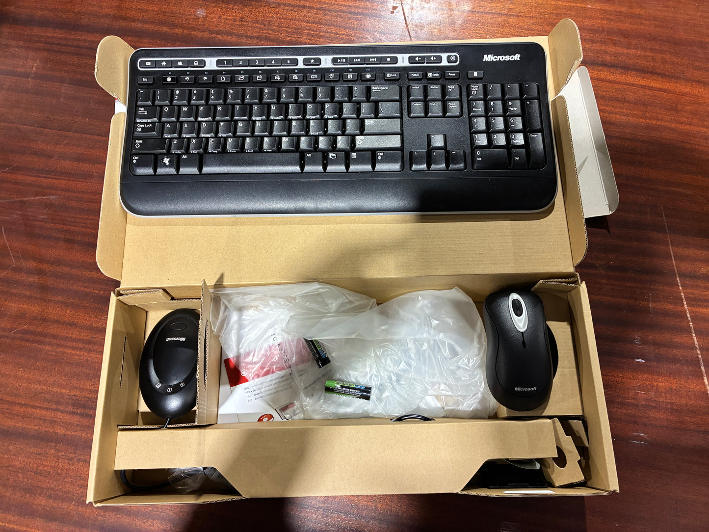 Microsoft Wireless Media Desktop 1000 Keyboard and Mouse Set