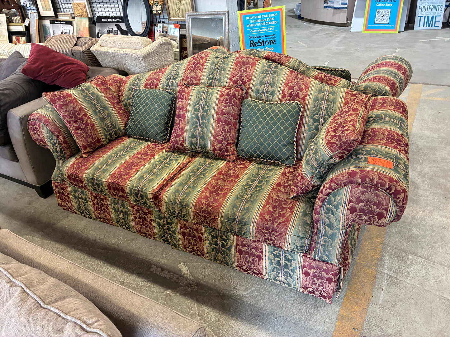 Traditional Patterned Upholstered Sofa