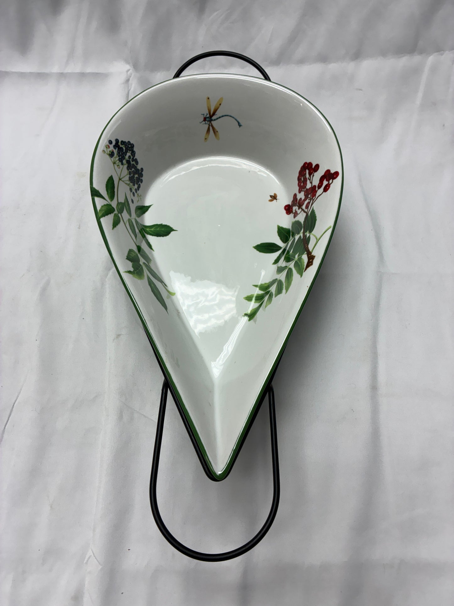 Temp-tations by Tara Ceramic Basket with Metal Stand #1