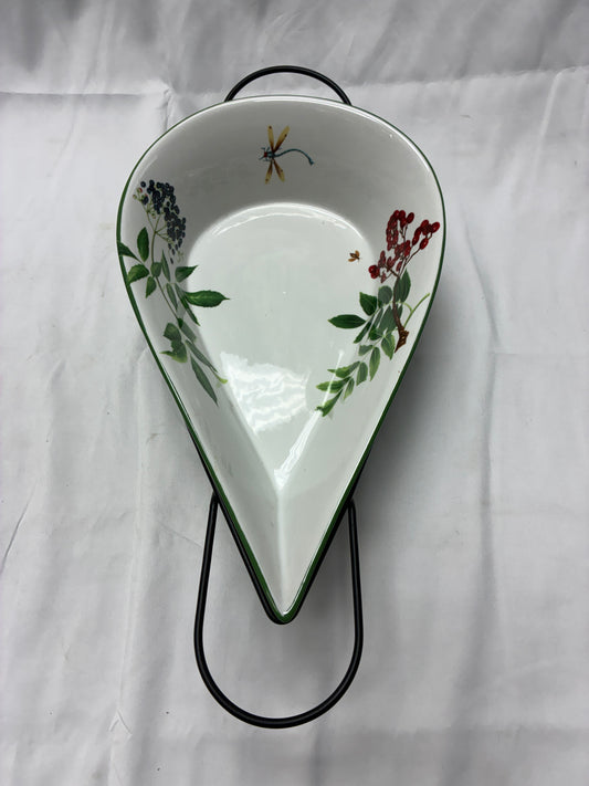 Temp-tations by Tara Ceramic Basket with Metal Stand #1